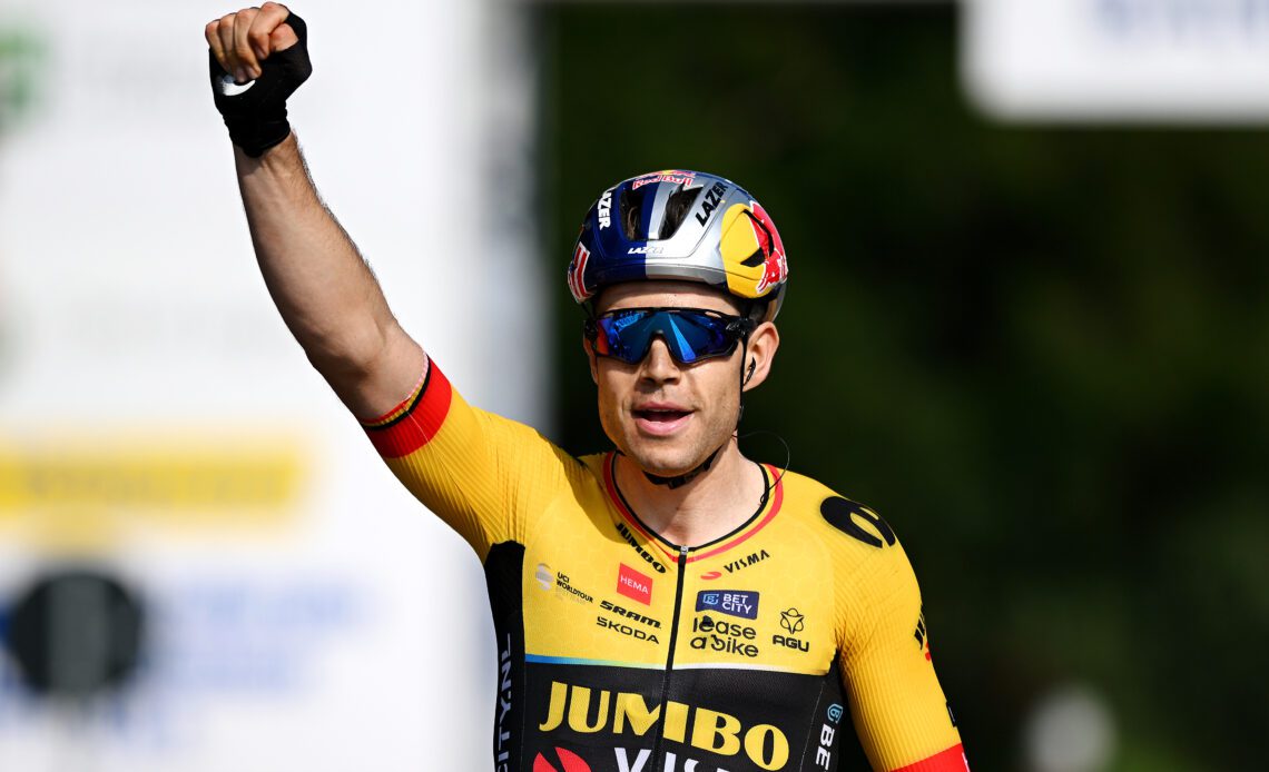 Van Aert easily outsprints Albanese and Bagioli to Coppa Bernocchi victory