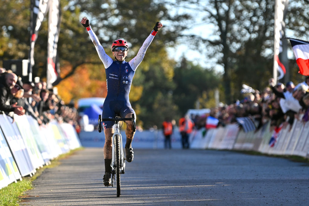 2023 European Cyclo-cross Championships: Célia Géry takes solo win in Junior Women's race for France