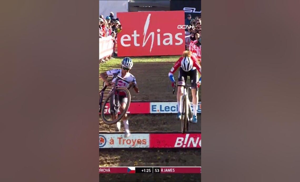 🚴‍♂️🏃‍♂️Running vs riding the barriers - which would you choose? #CXWorldCup #shorts