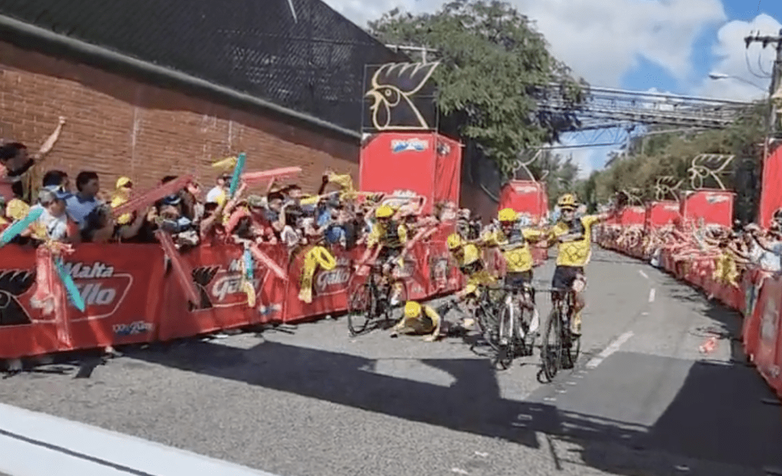 Vuelta a Guatemala victory celebrations end with finish line crash - Video