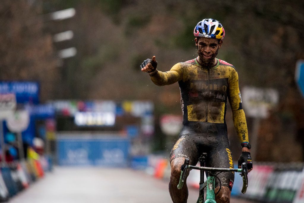 Exact Cross Essen: 'Bad' good enough for Wout Van Aert to win in rain and mud