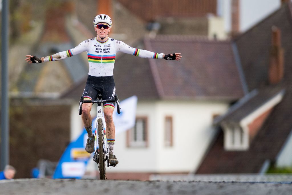 Fem van Empel solos to emphatic Superprestige Boom victory