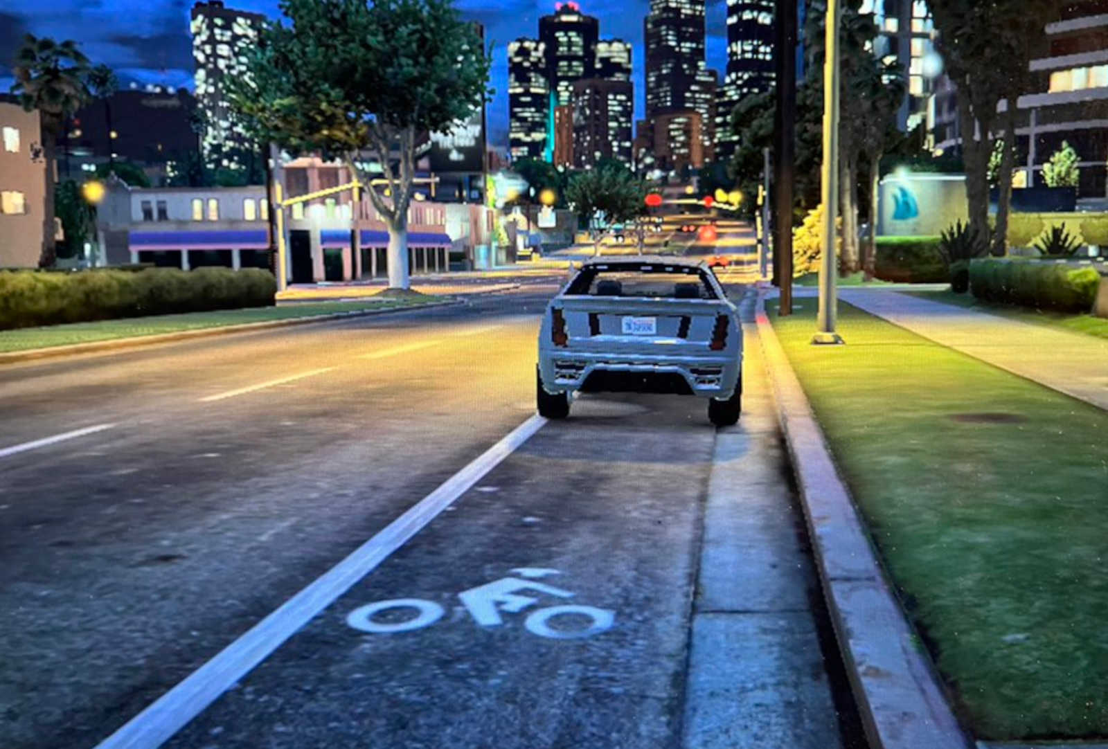 GTA 6 has bike lanes, and yes, drivers will probably park in them