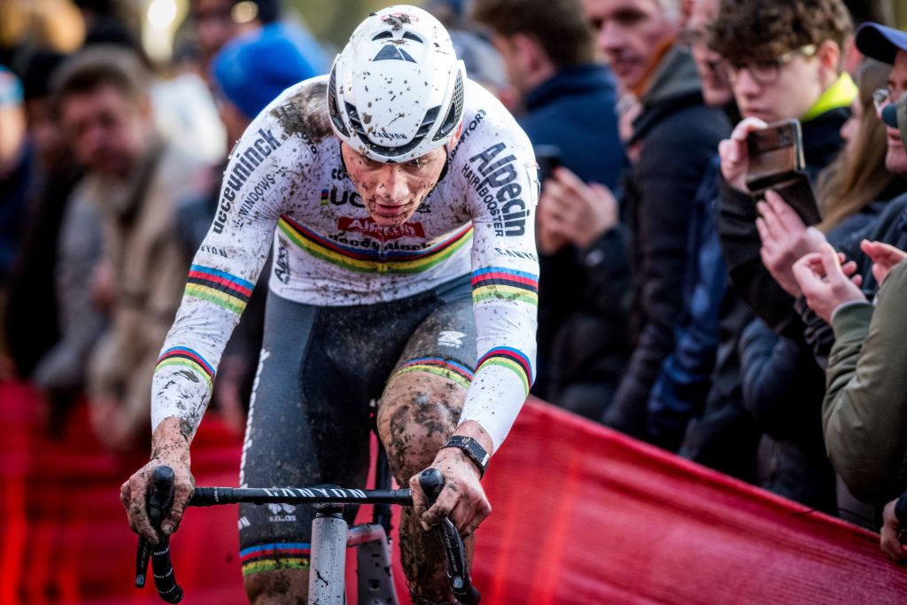 Mathieu van der Poel fined for spitting at booing spectators during Hulst World Cup