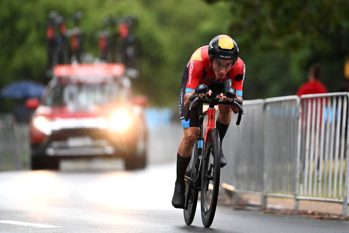 UCI to ban turned-in brake levers in 2024