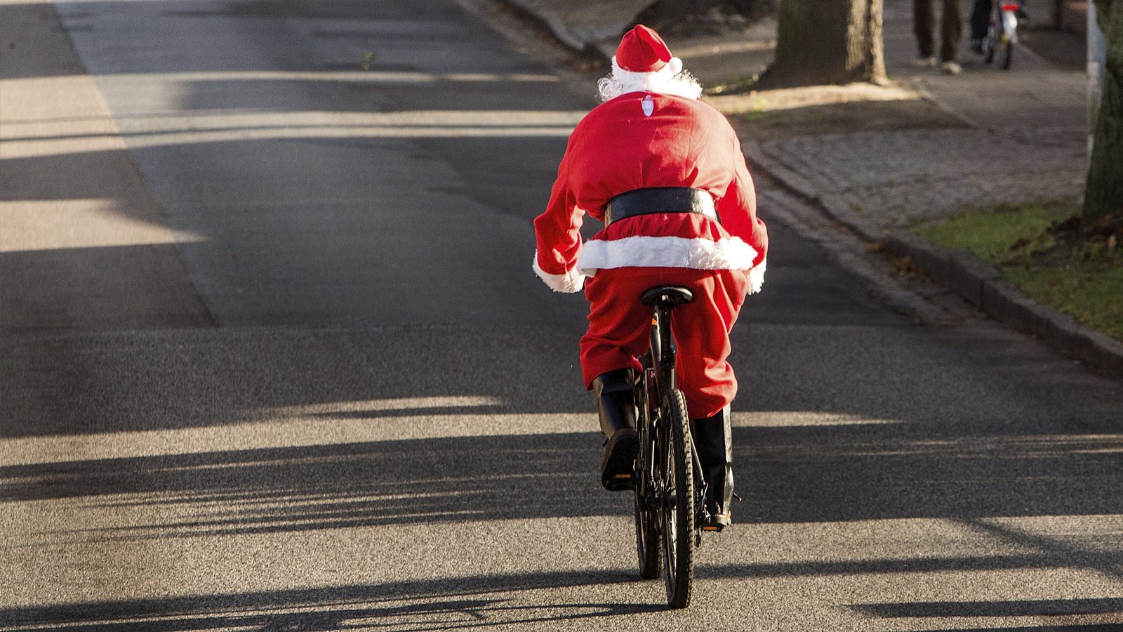When is the Christmas delivery cut-off at the biggest cycling retailers?