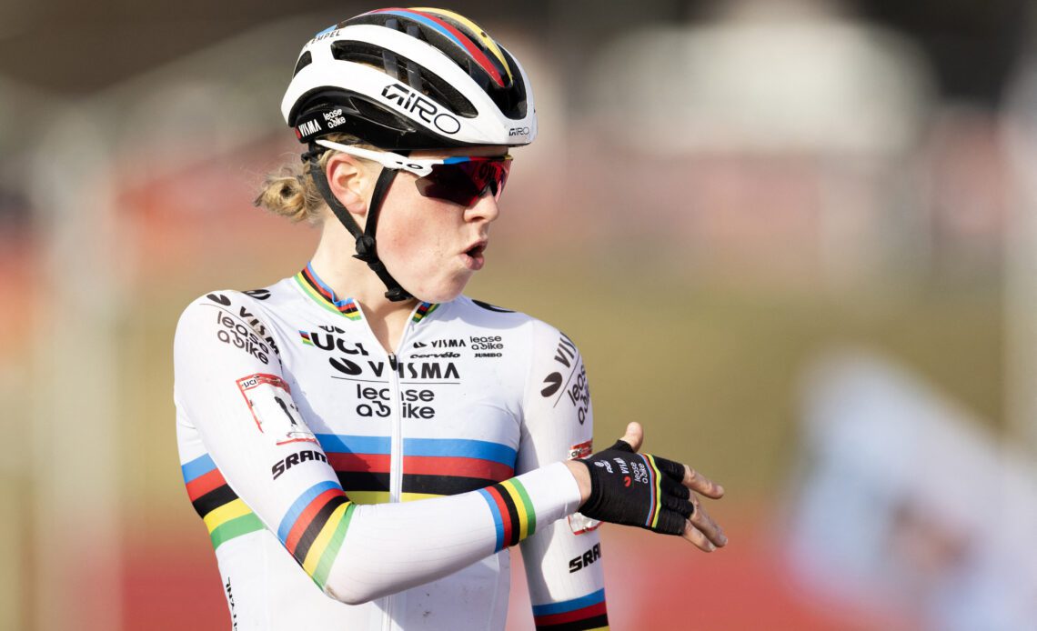 Fem van Empel feeling 'relaxed' ahead of rainbow defense at Cyclocross Worlds