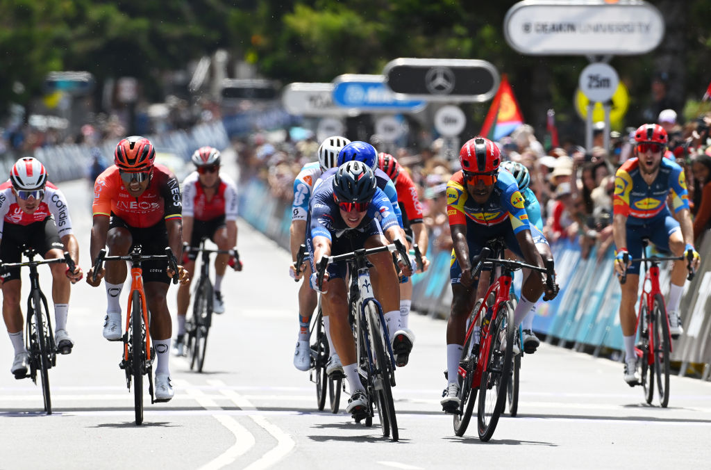 Laurence Pithie sprints to victory at Cadel Evans Great Ocean Road Race