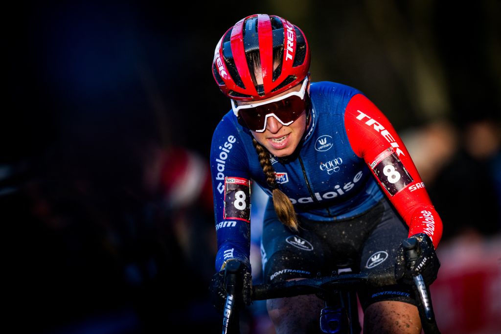 Shirin van Anrooij forced to end cyclocross season early due to broken rib