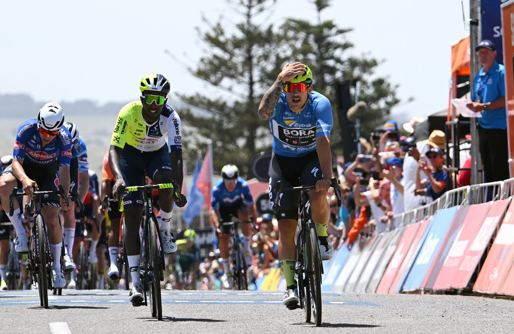 Tour Down Under: Hat trick for Sam Welsford on stage 4