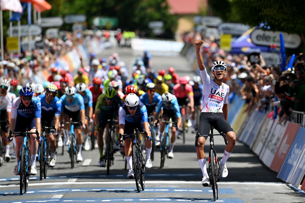 Tour Down Under: Isaac Del Toro launches late race attack to win stage 2