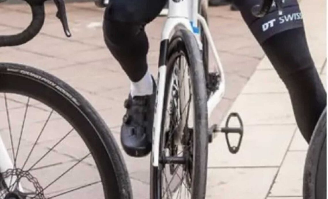 An hour before race, UCI bans new Ekoi pedals, riders forced to buy shoes at the start line
