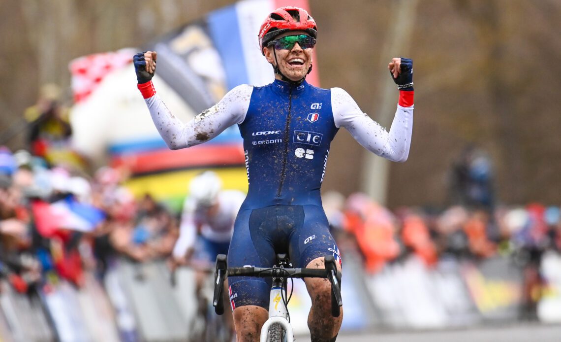 Célia Gery beats Cat Ferguson to win junior women's cyclocross world title