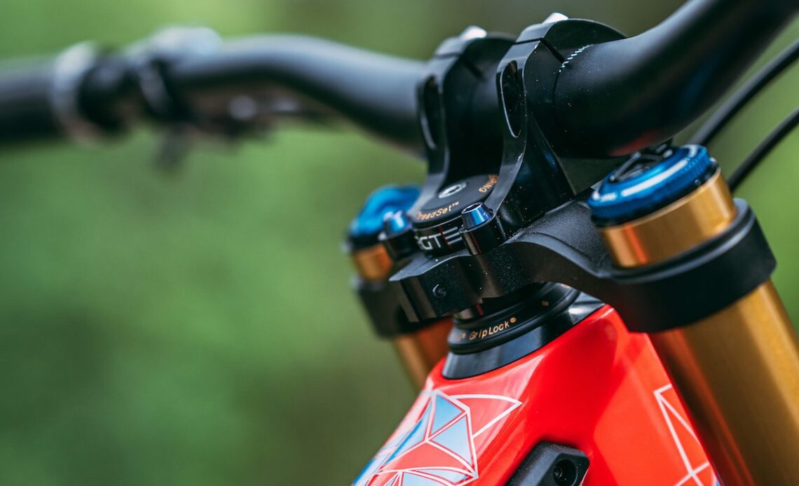 Chris Kind brings DropSet tech to DH with new headset