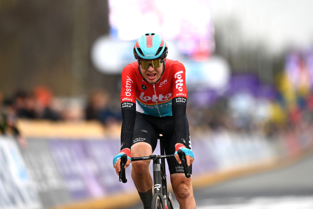Florian Vermeersch sustains broken femur in Vuelta a Murcia crash