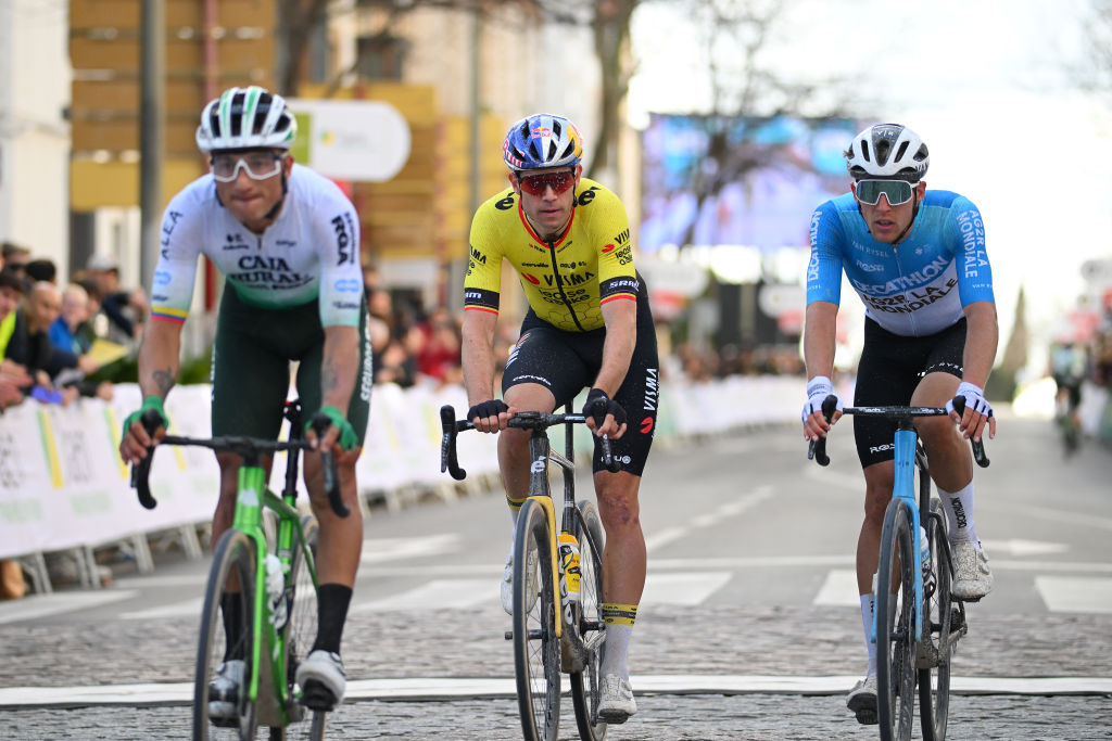 Large nail puncture leaves Wout Van Aert stranded, defeated at Clásica Jaén