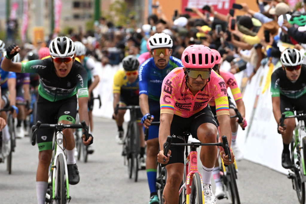 Tour Colombia: Richard Carapaz wins thrilling stage 5 summit finish at Alto del Vino