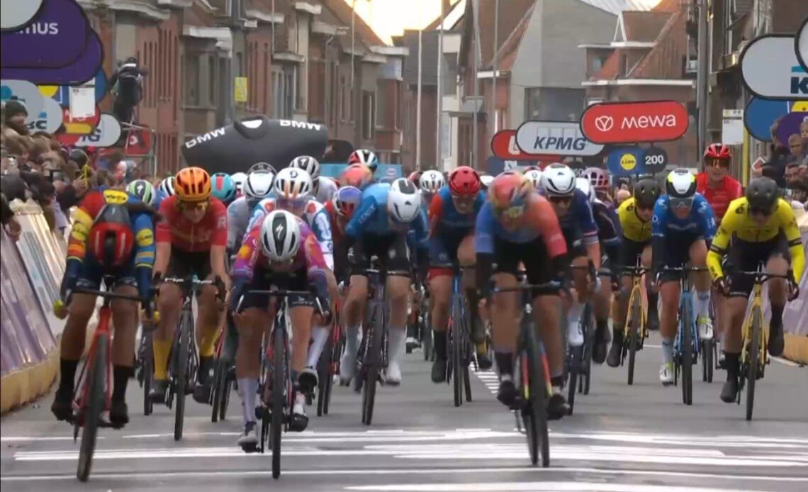 Lorena Wiebes wins Gent-Wevelgem in Flanders Fields in a photo finish