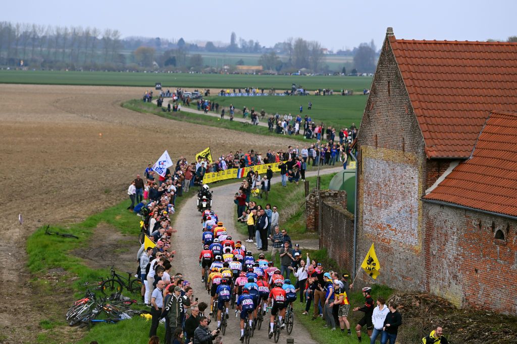 Paris-Roubaix Live - Will Van der Poel dominate again?