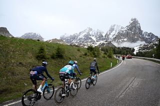 Pellizzari rides among the breakaway in the Dolomites on stage 17 of the Giro d'Italia