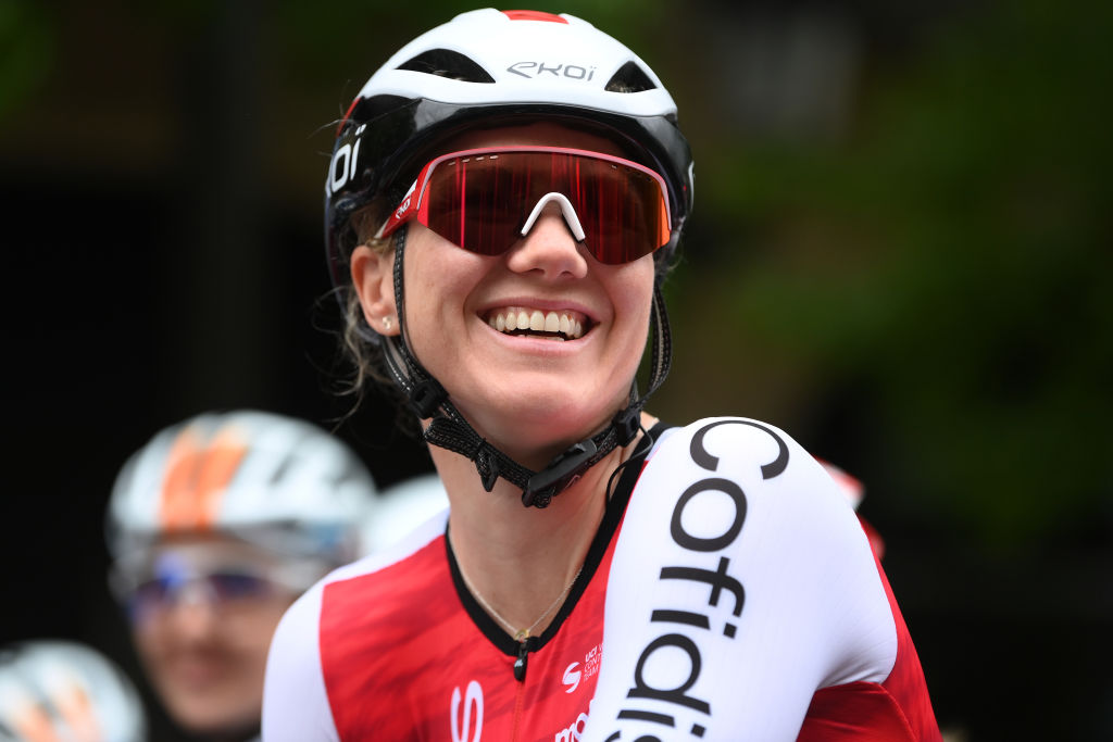 Bretagne Ladies Tour: Sarah Roy tops Sanne Cant to win stage 2 from breakaway