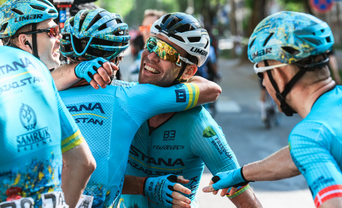 Vinokourov: Mark Cavendish could stay at Astana in 2025, but not as a rider