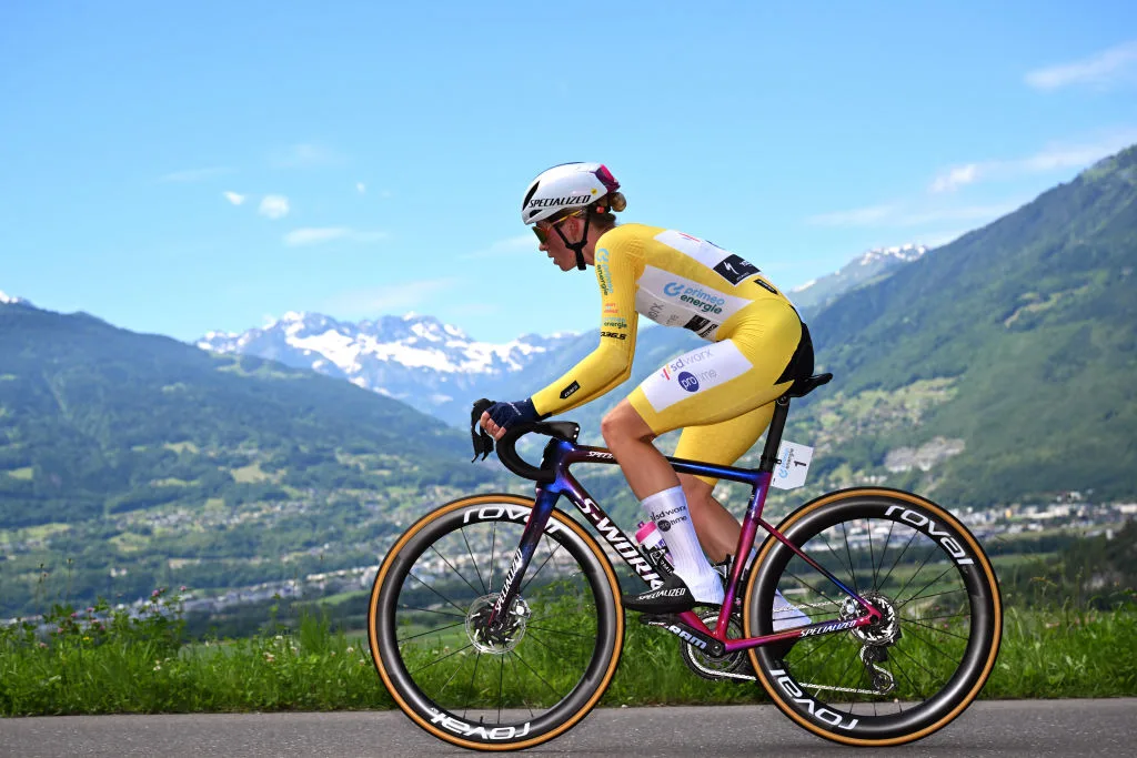 Demi Vollering poised for Tour de Suisse overall victory, extend stage race winning streak