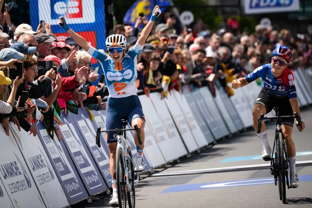 Juliette Labous overtakes Gladys Verhulst-Wild at the line to win French women's road race