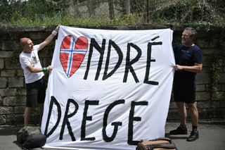 A tribute to André Drege on the roads of stage 9 at the Tour de France