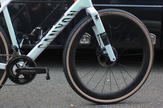 Mathieu van der Poel’s canyon grail white close up on front wheel