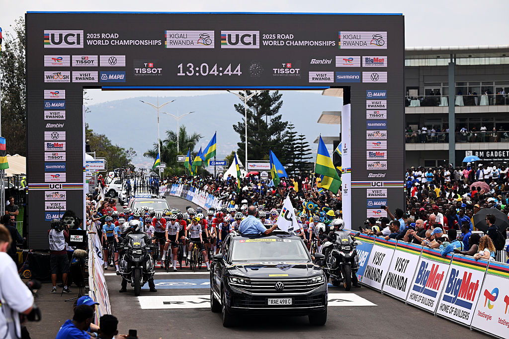 KIGALI, RWANDA - SEPTEMBER 25: A general view of the peloton prior to the 98th UCI Cycling World Championships Kigali 2025 - Women Under 23 Road Race a 119,3 km one day race from Kigali to Kigali on September 25, 2025 in Kigali, Rwanda. (Photo by Dario Belingheri/Getty Images)