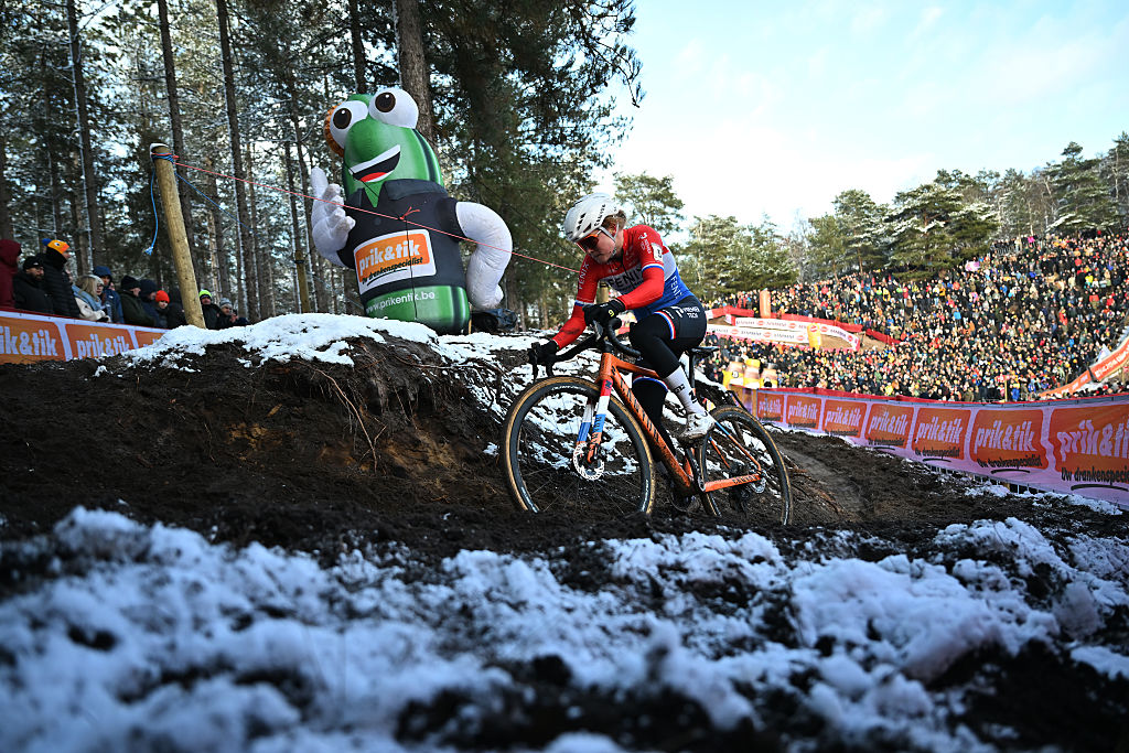 ZONHOVEN, BELGIUM - JANUARY 04: Puck Pieterse of the Netherlands and Team Fenix-Deceuninck competes during the 29th Zonhoven UCI Cyclo-Cross Worldcup 2026, Women's Elite on January 04, 2026 in Zonhoven, Belgium. (Photo by Luc Claessen/Getty Images)