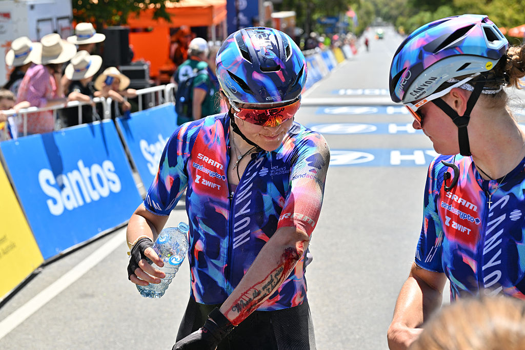 Canyon Sram Zondacrypto's Italian rider Soraya Paladin checks her injuries after crashing in the first stage of the women's Tour Down Under cycling race in Adelaide on January 17, 2026. (Photo by Brenton Edwards / AFP) / --IMAGE RESTRICTED TO EDITORIAL USE - STRICTLY NO COMMERCIAL USE--