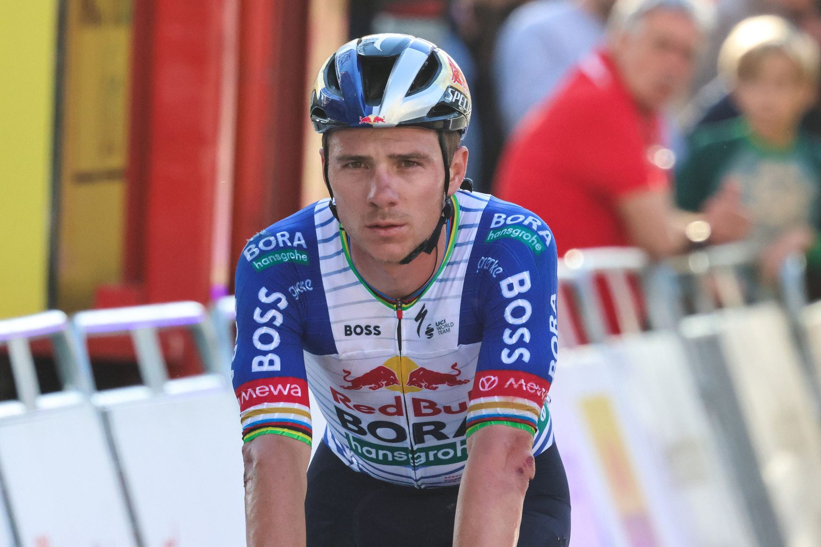 All class: Vingegaard sat up after Evenepoel’s crash, even though solo