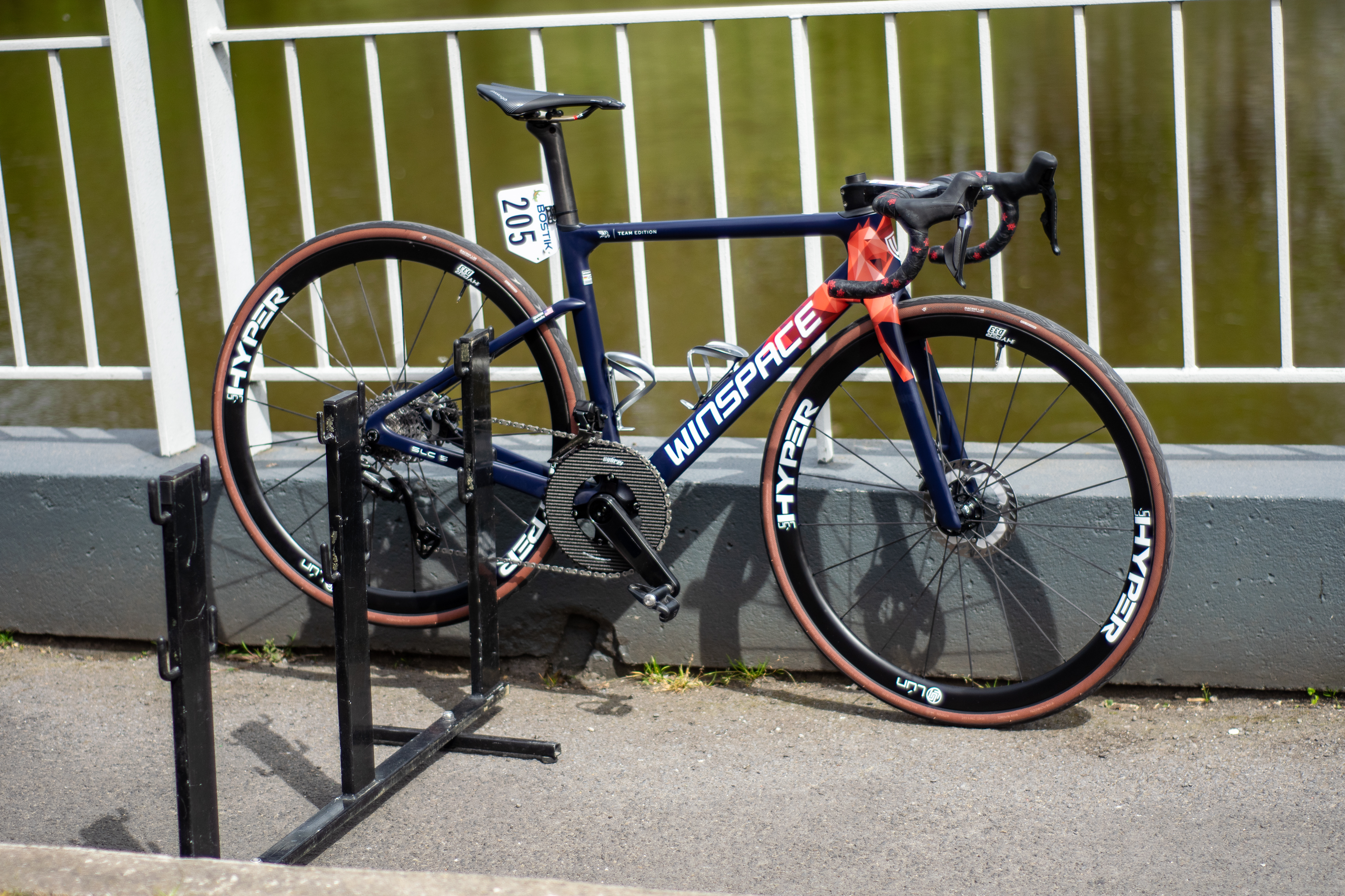 Bikes and tech from the start of Paris-Roubaix Femmes 2026