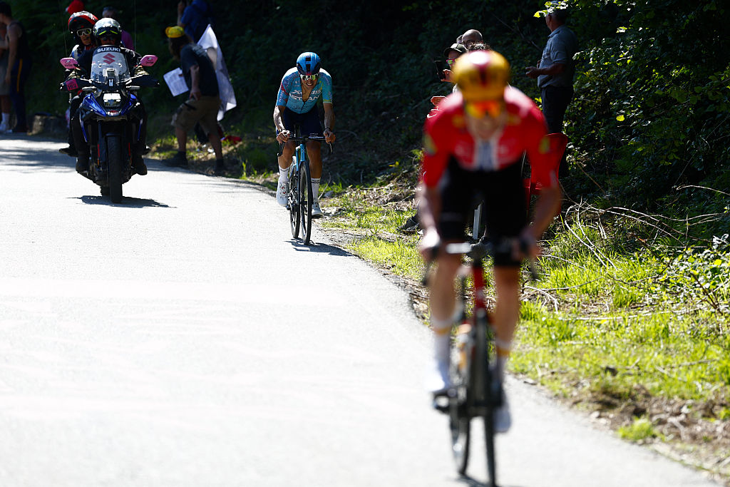 XDS Astana Team Italian rider Alberto Bettiol chases Uno X Mobility Norwegian rider Andreas Leknessund during the last kilometers of the 13th stage of the Giro d'Italia 2026 - Tour of Italy cycling race between Alessandria and Verbania, Italy, on May 22, 2026. (Photo by Luca Bettini / AFP)
