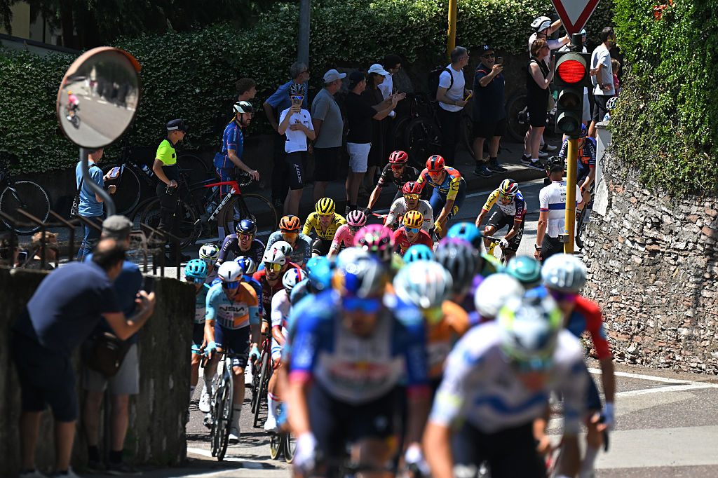 PIEVE DI SOLIGO, ITALY - MAY 28: Jonas Vingegaard of Denmark and Team Visma | Lease a Bike - Pink Leader Jersey and a general view of the peloton competing during the 109th Giro d'Italia 2026, Stage 18 a 171km stage from Fai della Paganella to Pieve di Soligo / #UCIWT / on May 28, 2026 in Pieve di Soligo, Italy. (Photo by Tim de Waele/Getty Images)