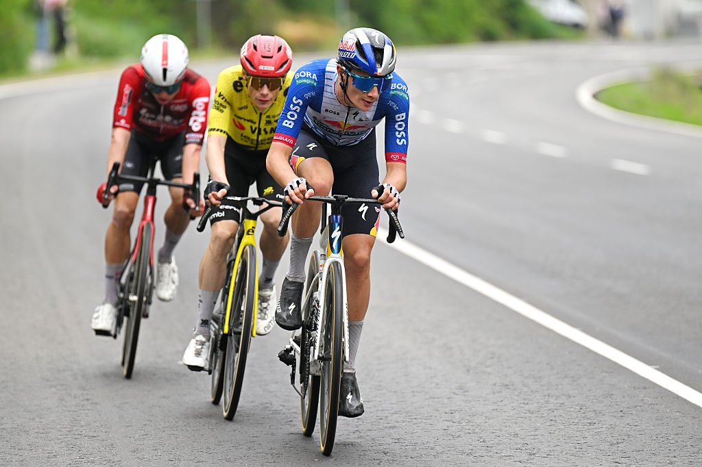 VELIKO TARNOVO, BULGARIA - MAY 09: (L-R) Lennert Van Eetvelt of Belgium and Team Lotto Intermarche, Jonas Vingegaard of Denmark and Team Visma | Lease a Bike and Giulio Pellizzari of Italy and Team Red Bull - BORA - hansgrohe compete in the breakaway during the 109th Giro d'Italia 2026, Stage 2 a 221km stage from Burgas to Veliko Tarnovo / #UCIWT / on May 09, 2026 in Veliko Tarnovo, Bulgaria. (Photo by Tim de Waele/Getty Images)